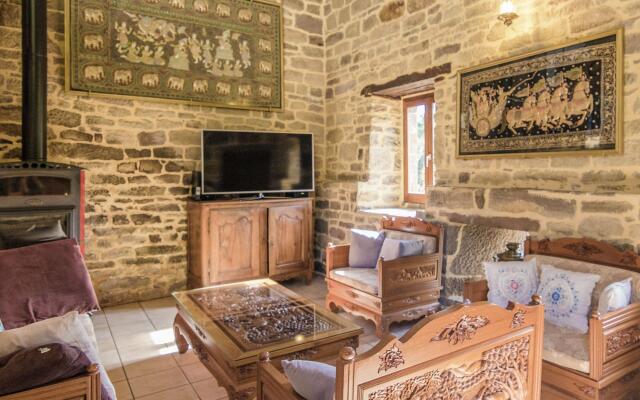 Modern Villa in Serilhac with Private Pool