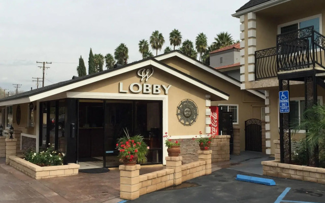 Walnut Inn & Suites West Covina