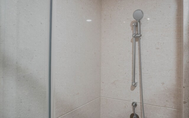 Exclusive 1Br Apartment With Study Room At Southgate Residence