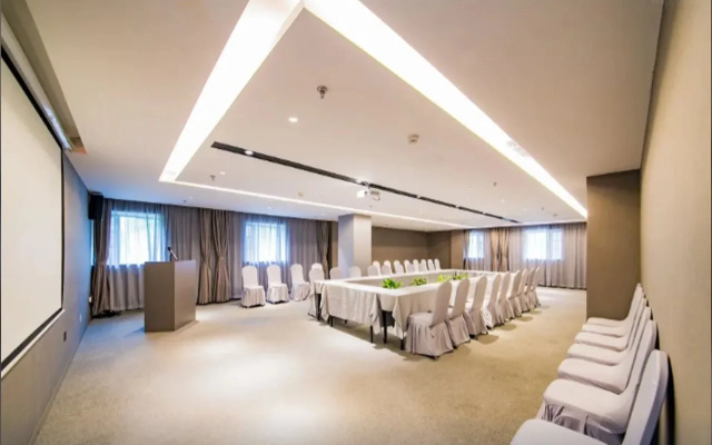 Home Inn Selected Changsha Xiangya Fuyi Furong Square Metro Station