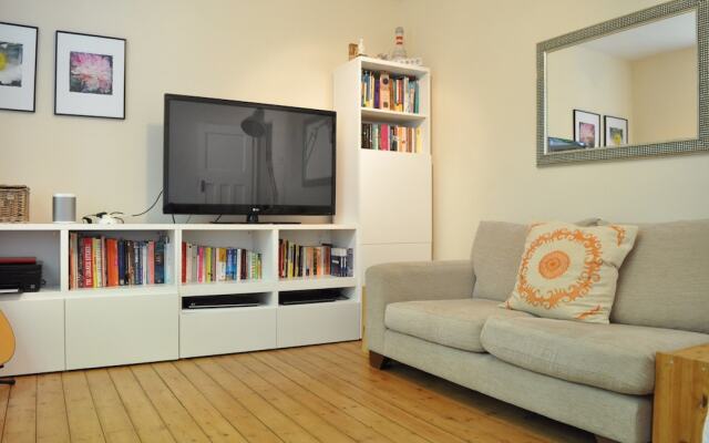 Bright 1 Bedroom Flat in North London