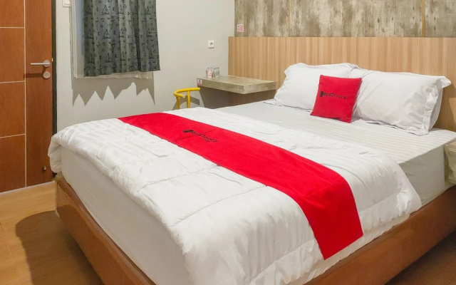 RedDoorz Syariah near Gelora Kadrie Oening Samarinda – Guest Rooms – Samarinda