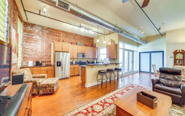 Downtown Louisville Escape: Perfect for Events!