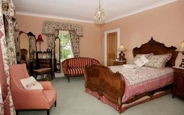 West Longridge Manor B&B