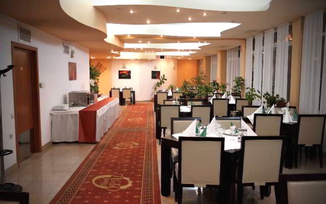Hotel Opal