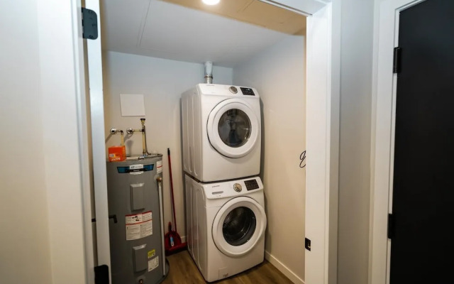 Gorgeous Modern Downtown Condo