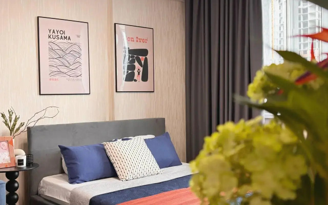 Nearby Studio at 54 Universitetskaya Embankment