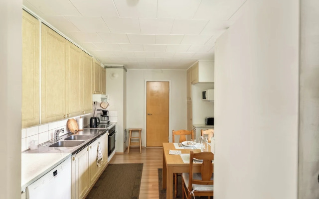 Spacious 3BR House - River View & Sauna