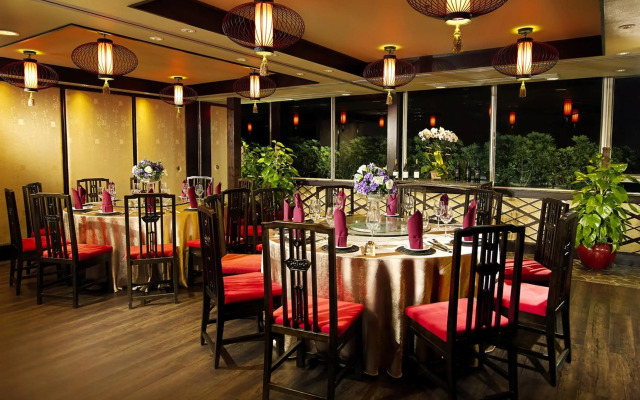 Regal Riverside Hotel