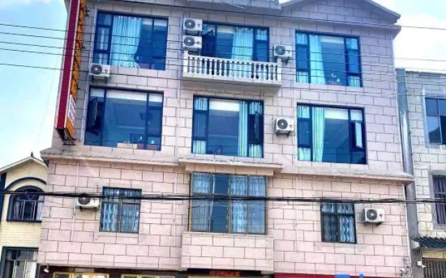 Luoping Hongbing Express Hotel