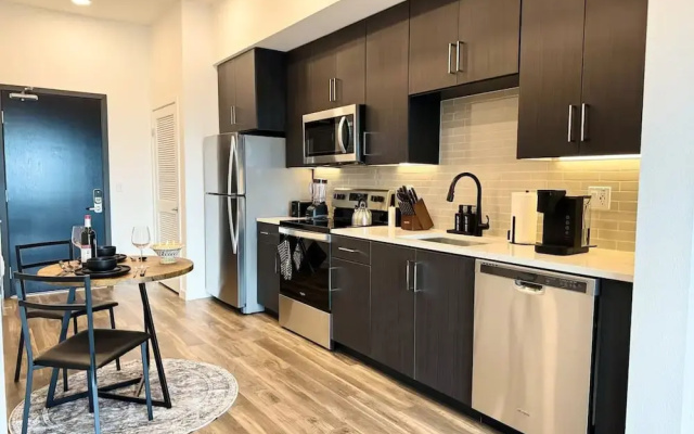 Contemporary Mid-hollywood Home Dtla View Parking