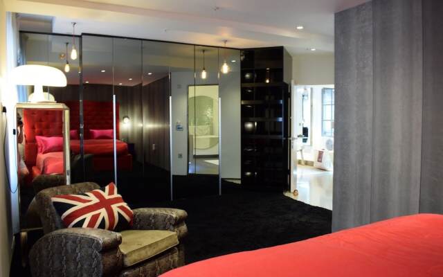 Modern 3 Bedroom Apartment In Soho