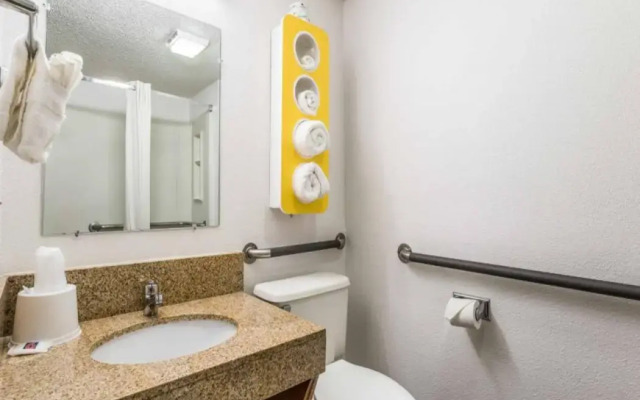 Motel 6 Elk Grove Village, IL