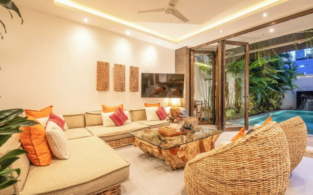 Luxury 4BR Haven, Steps to Canggu's Beach Elegance