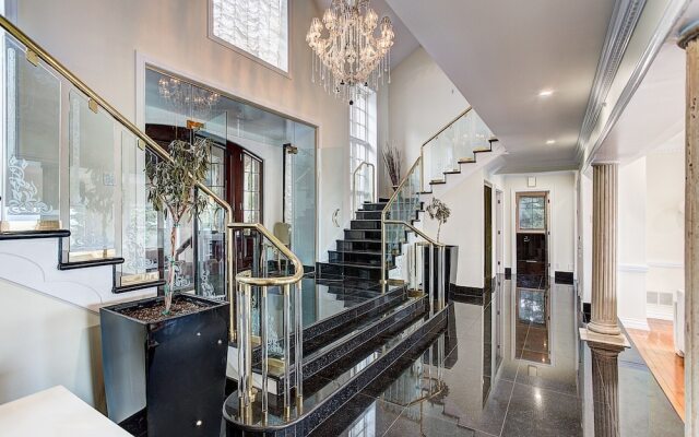 Luxury 5BR & Pool Home in Westmount MTL