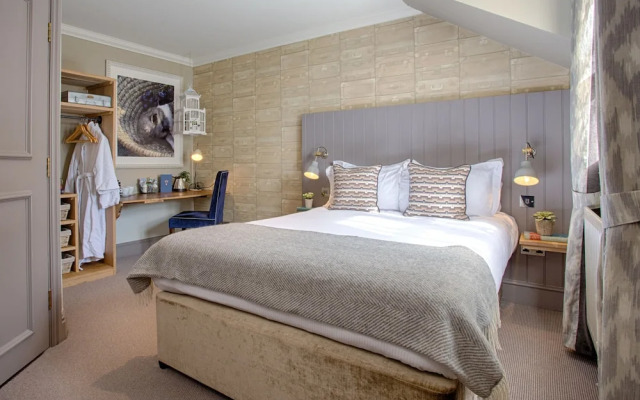 The Curious Pig in the Parlour