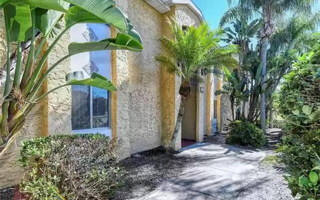 Lovely 3 Bedroom Condo On Golf Course