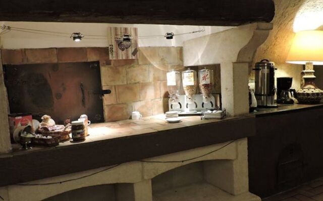 Logis Hostellerie Domaine De La Reynaude