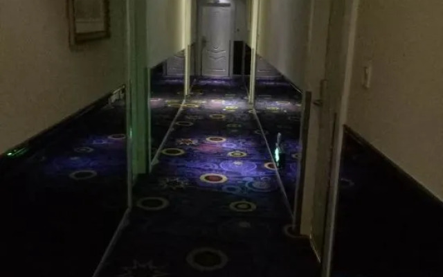 Kunshan Rongding Hotel (Yushan Square Subway Station Branch)