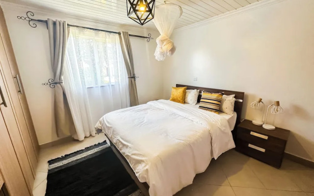 Spacious 4-bedroom with a pool