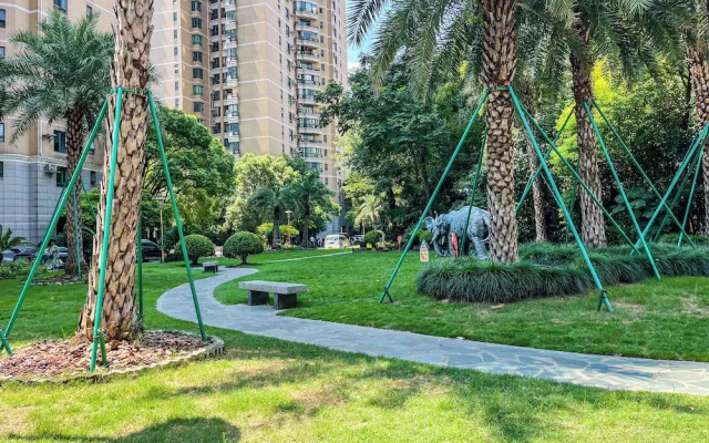 Tyms 3BR 2BA Apt Xujiahui Center