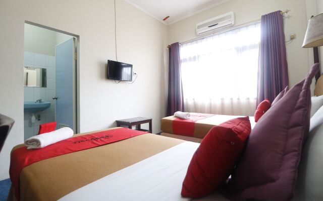 RedDoorz Plus @ Jalan Raden Intan Lampung