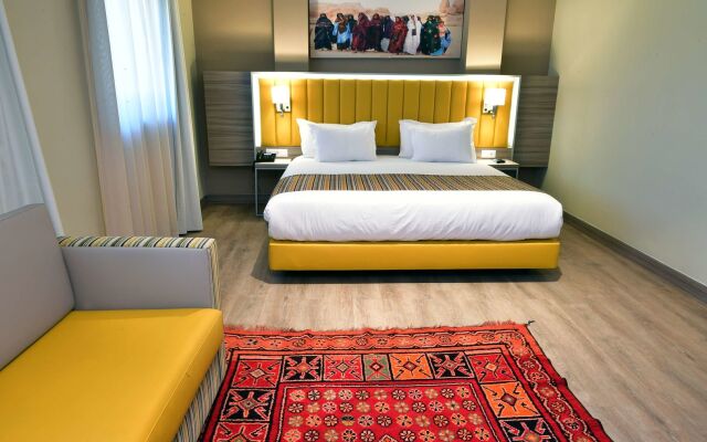 Naya Hotel