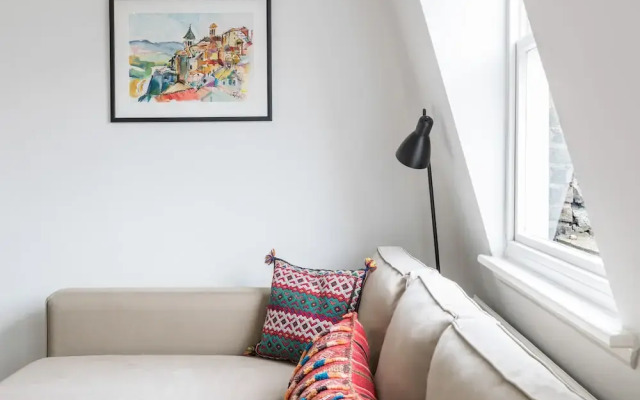 JOIVY Pimlico Flat with Terrace for 3