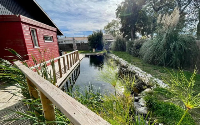 Maison du sentier du littoral et sa piscine naturelle