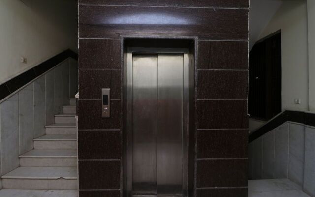 Oyo 30740 Hotel Gurudham Vrindavan