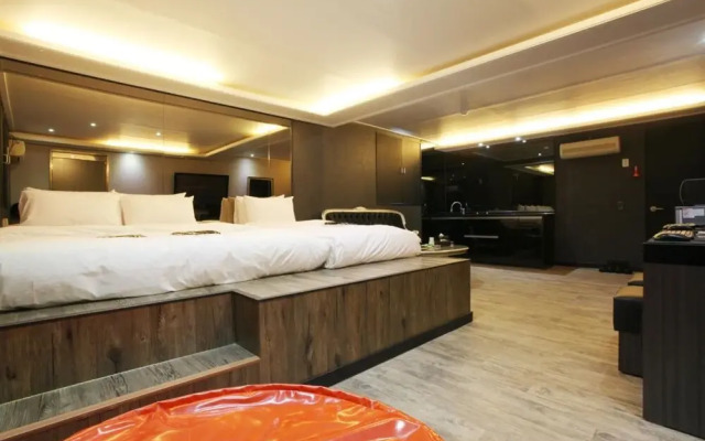Yeongdeungpo The Moon Hotel