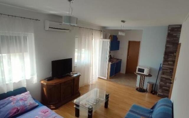 Antonija - jacuzzi and fitness - A2(2+2)