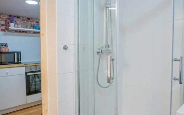 Boutique apartment in the party street
