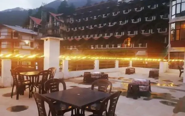 Goroomgo Meadows Manali