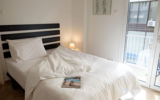 White n Bright Studio Apt