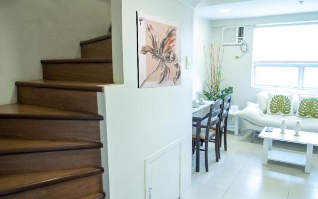 Gilmore Tower Suites By SMS Hospitality