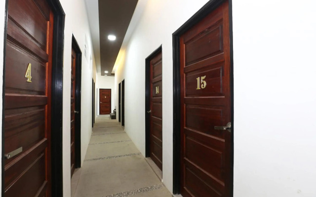 Super OYO 89678 Ady Hotel