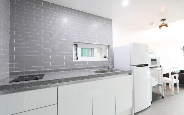 Gangneung Lantruhe Pension