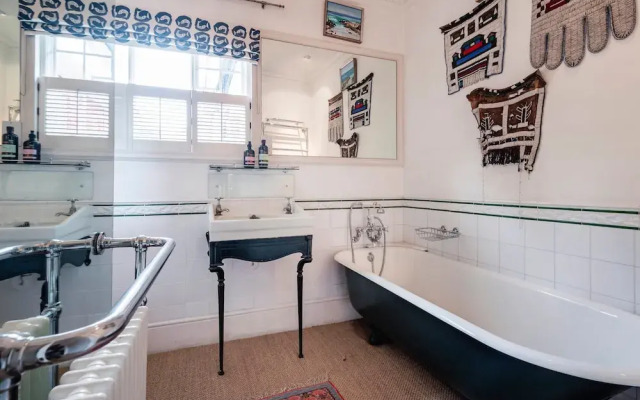 The Kensington Gatehouse - by Out of Office Lifestyle