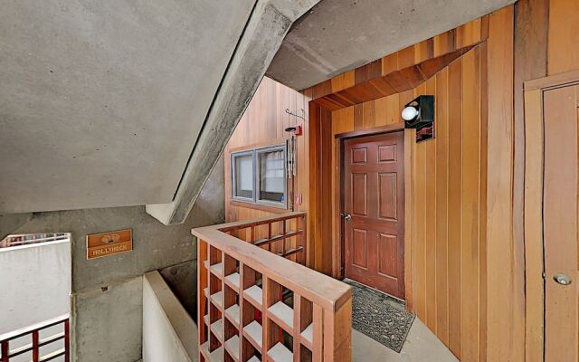 15tru1zs 2 Bedroom Condo