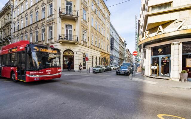 Central Premier Apartment