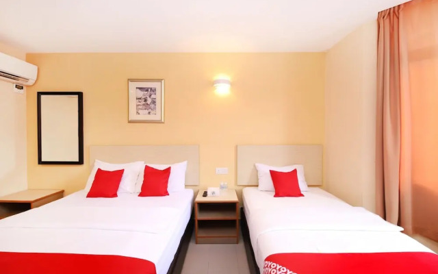 Super OYO 635 Seven Days Hotel