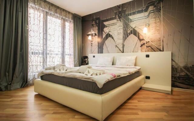 Trendy & Deluxe Apartment