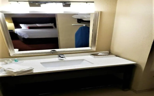 Quality Suites Nashville Airport