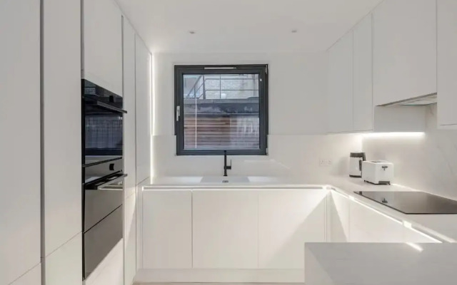 Blue Jeans White Shirt - Fitzrovia - by Frankie Says