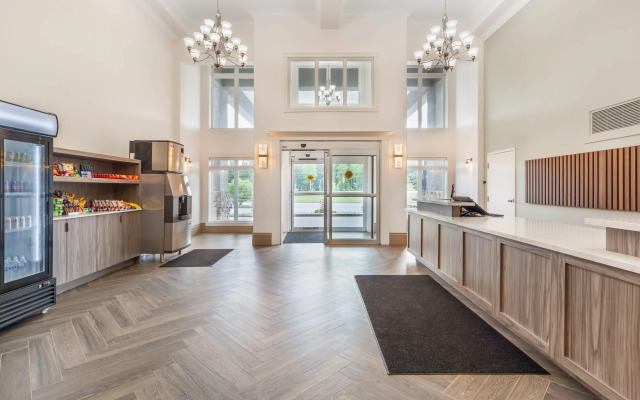 Velora Hinton, Ascend Hotel Collection