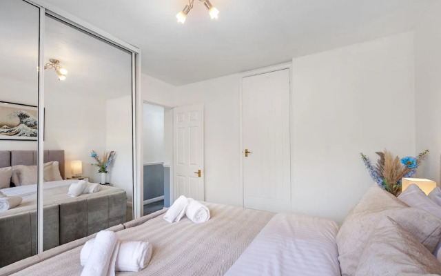 Sharp Close 4 Bedroom 2 Bath - Aylesbury