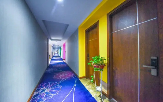 Huaxiang Shengshi Hotel