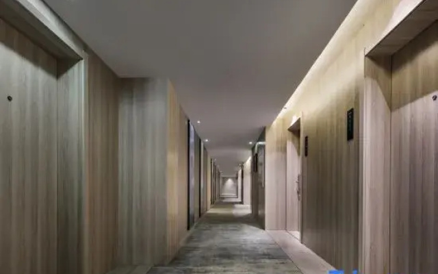 Ease Hotel · Zhi (Yichang Three Gorges Visitor Center Binjiang Wanda)