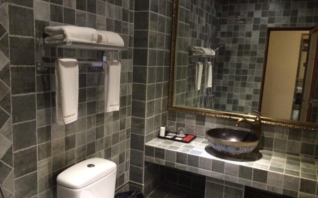 Luzhou Ba Li Nuo Theme Hotel